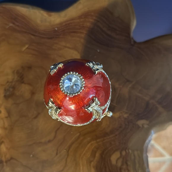 Sorelle Red Decorative Hand Painted Enameled with Gold Accents Trinket Music Box - Picture 5 of 8